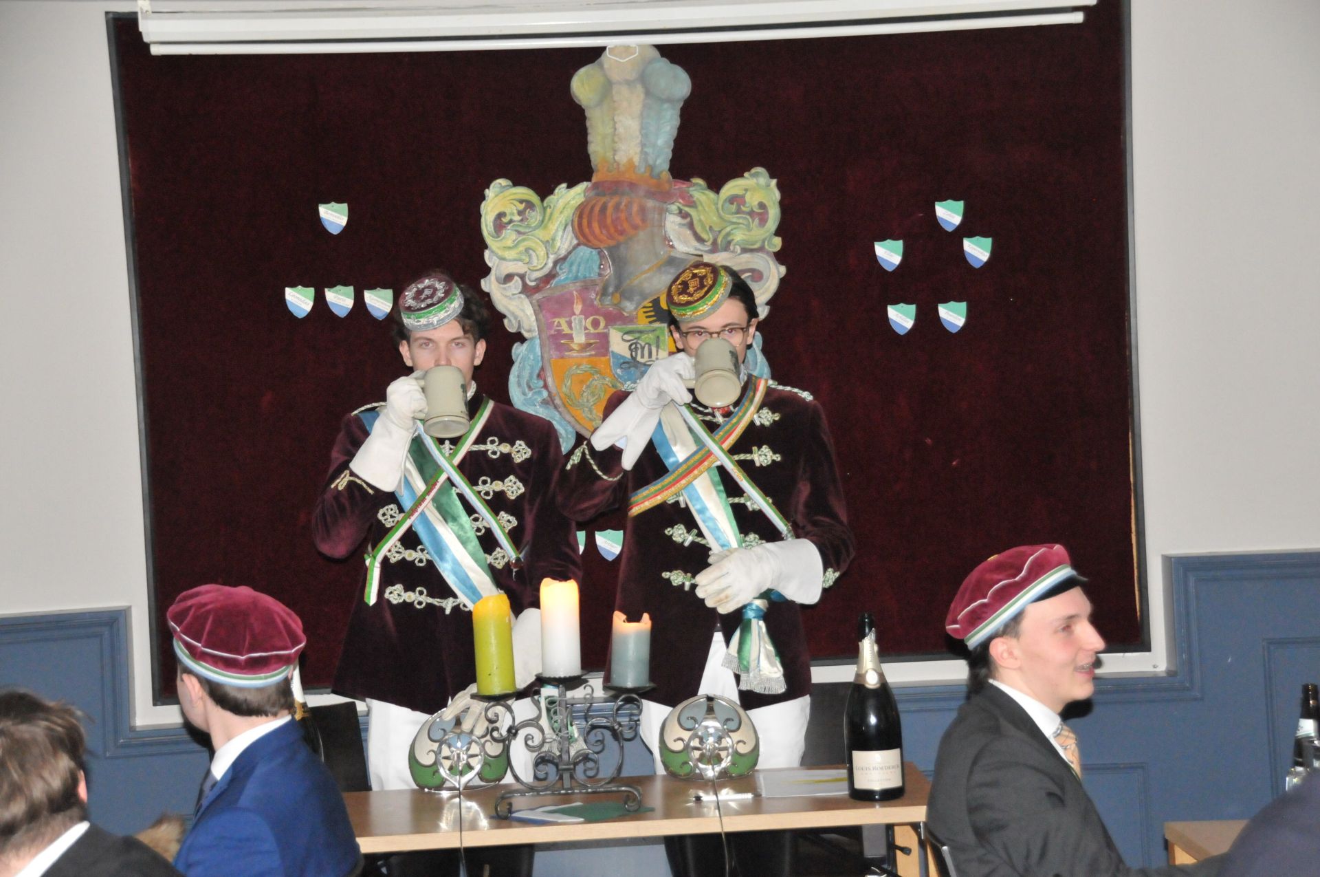 Antrittskneipe \\"Champus & Sekt\\"