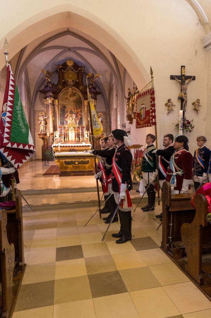 Heilige Messe in der Pfarrkirche Steyregg