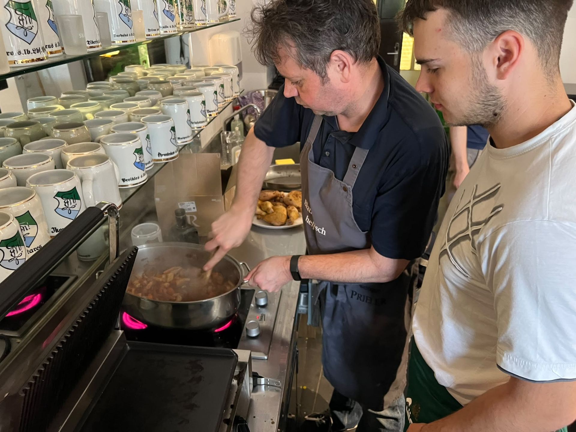 BO: \"Kochen lernen mit Bbr. Heinz Lehner v. Moskito & Geschichten vom PT\"